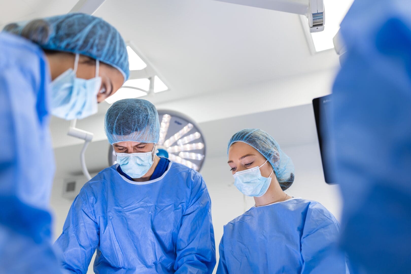 Surgical,Team,Performing,Surgery,In,Modern,Operation,Theater,team,Of,Doctors