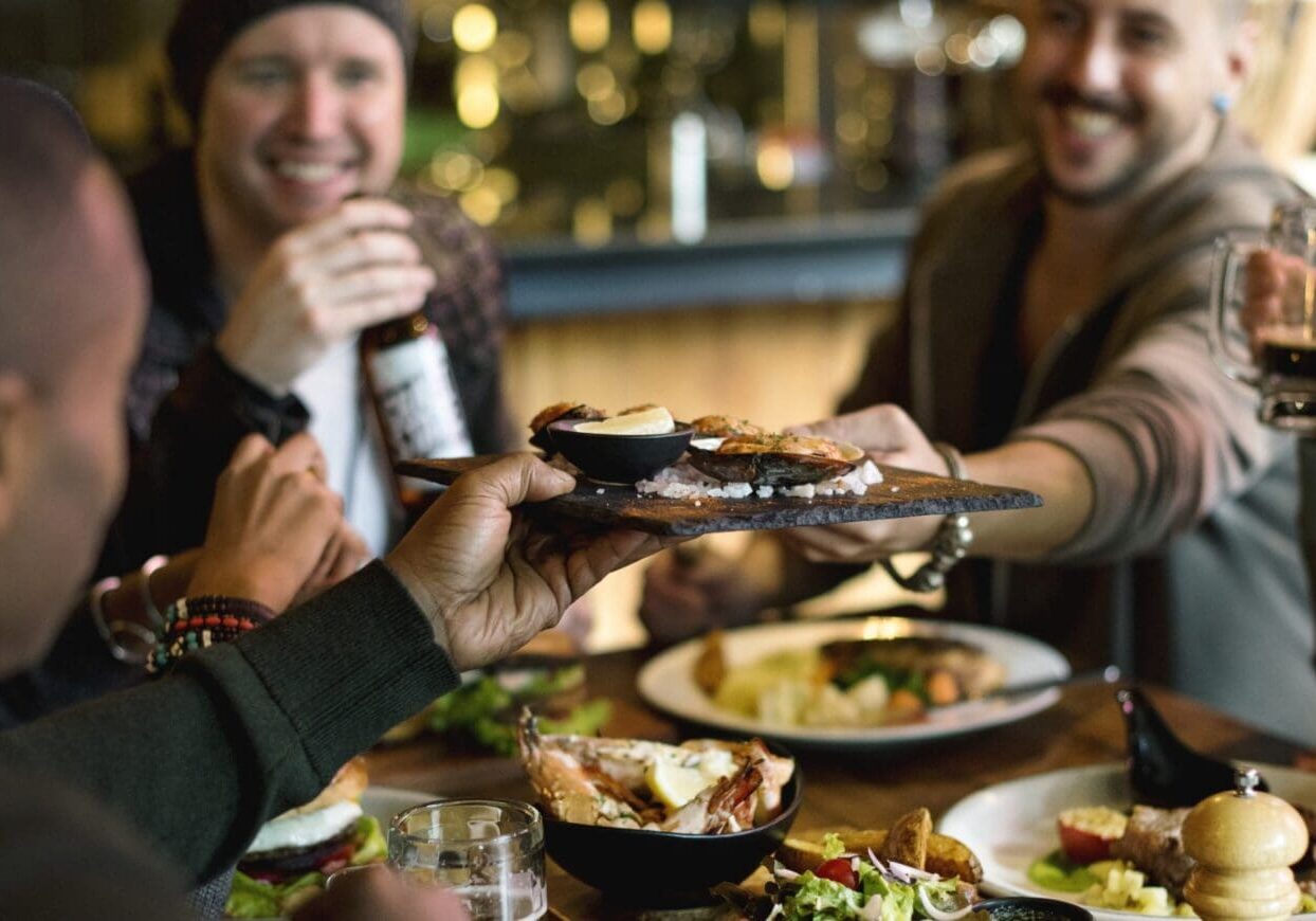 Diverse,People,Enjoy,Food,Drinks,Party,Restaurant